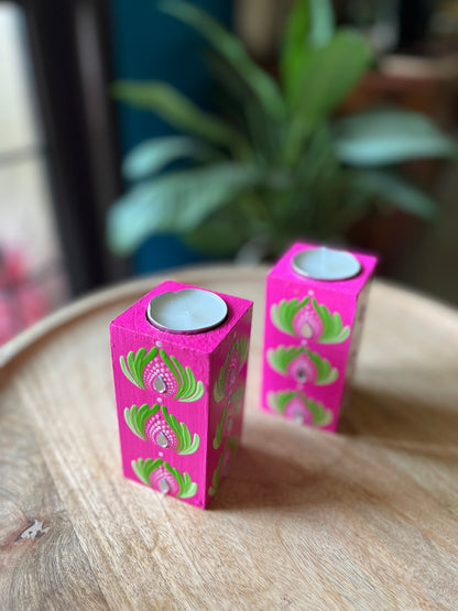 Cylindrical tealight holders