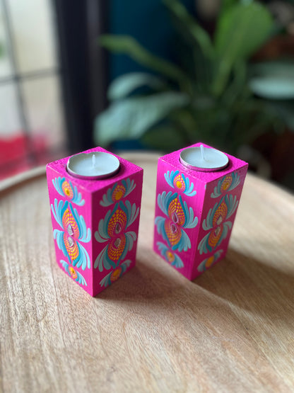 Cylindrical tealight holders